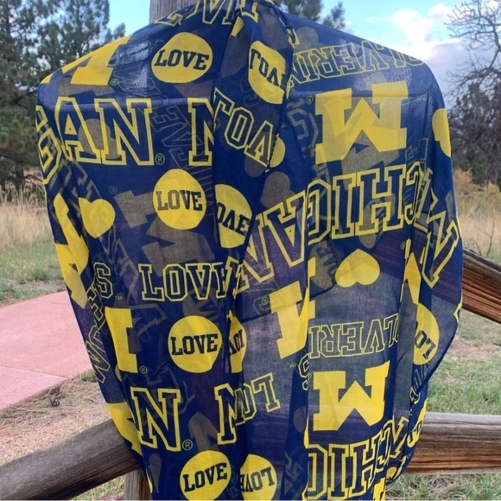 Michigan wolverines Infinity Scarf, thin fabric,‎ bright yellow and blue, OU